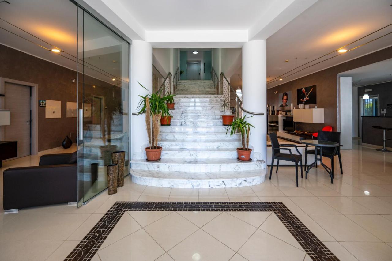 Villa Floyd Charming Rooms B&B Pachino Bagian luar foto
