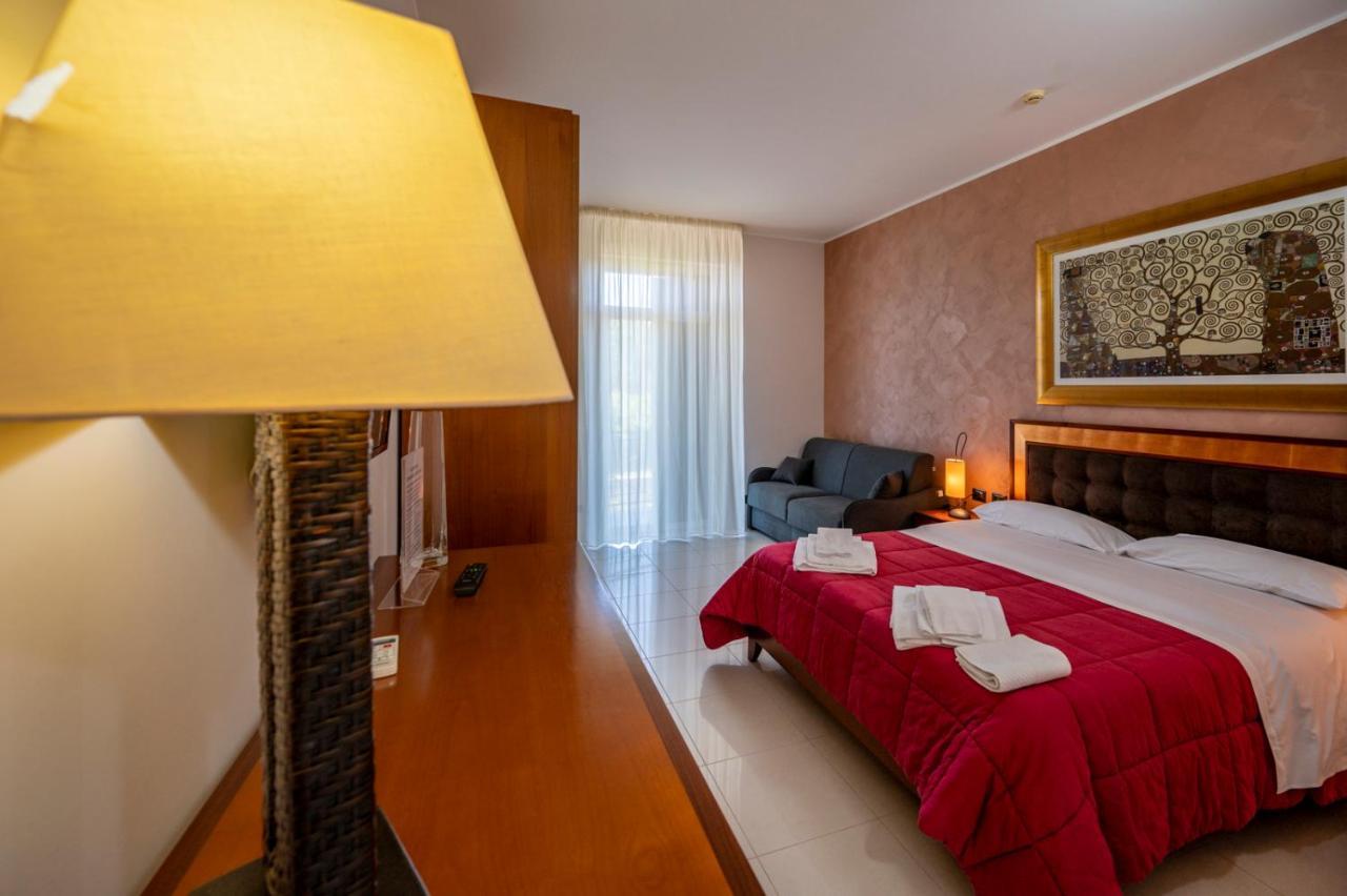 Villa Floyd Charming Rooms B&B Pachino Bagian luar foto