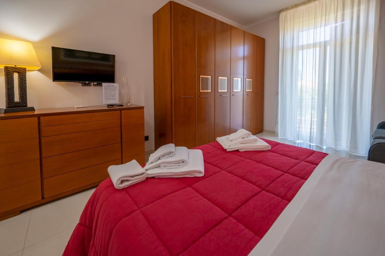 Villa Floyd Charming Rooms B&B Pachino Bagian luar foto