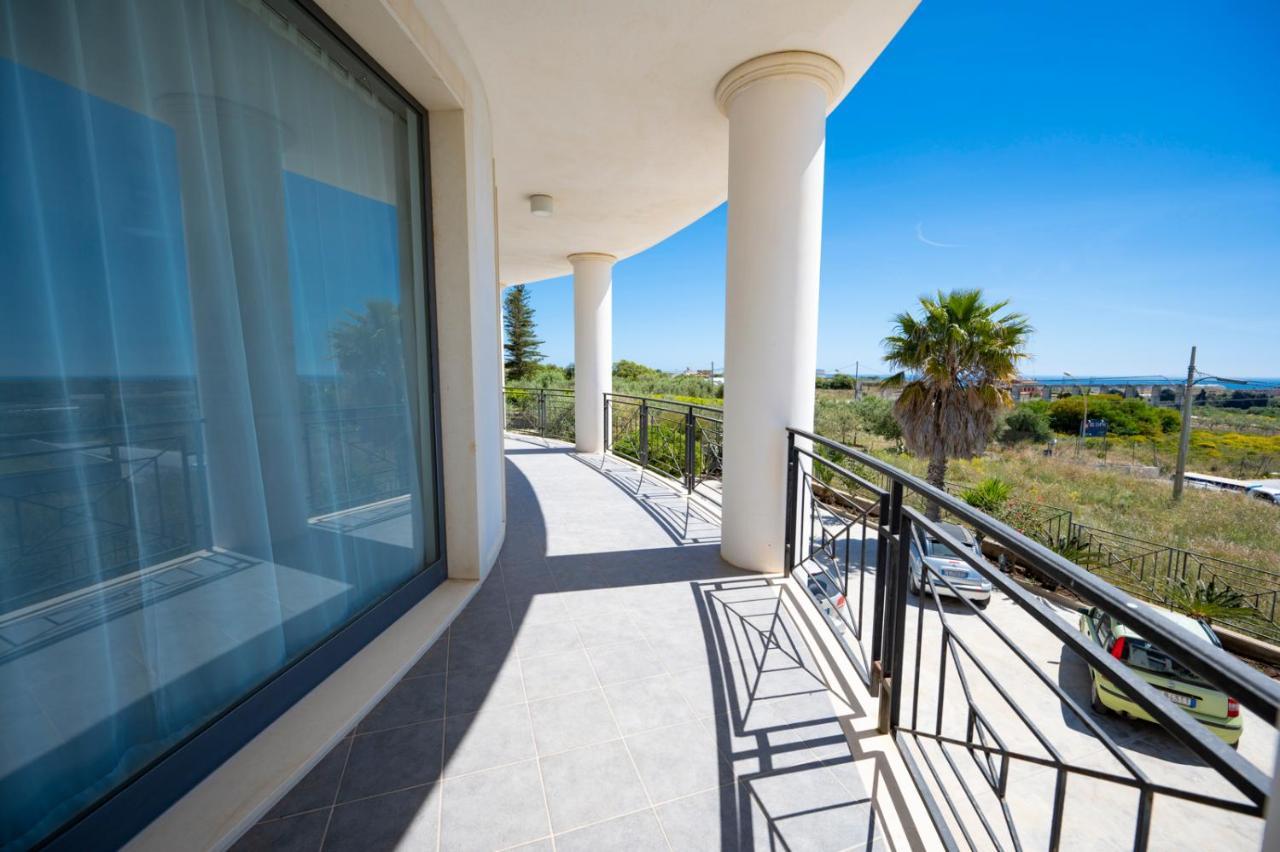 Villa Floyd Charming Rooms B&B Pachino Bagian luar foto