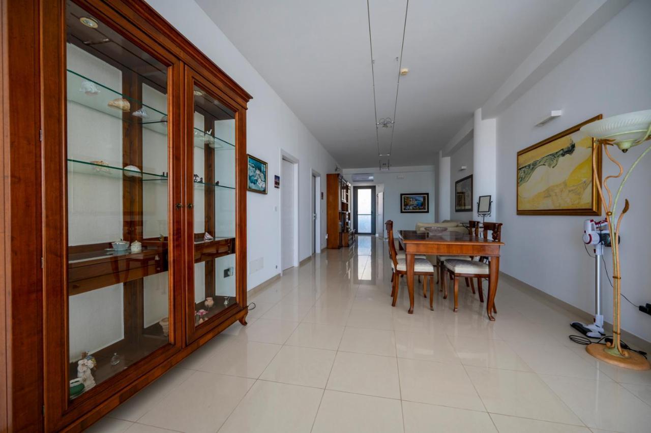 Villa Floyd Charming Rooms B&B Pachino Bagian luar foto
