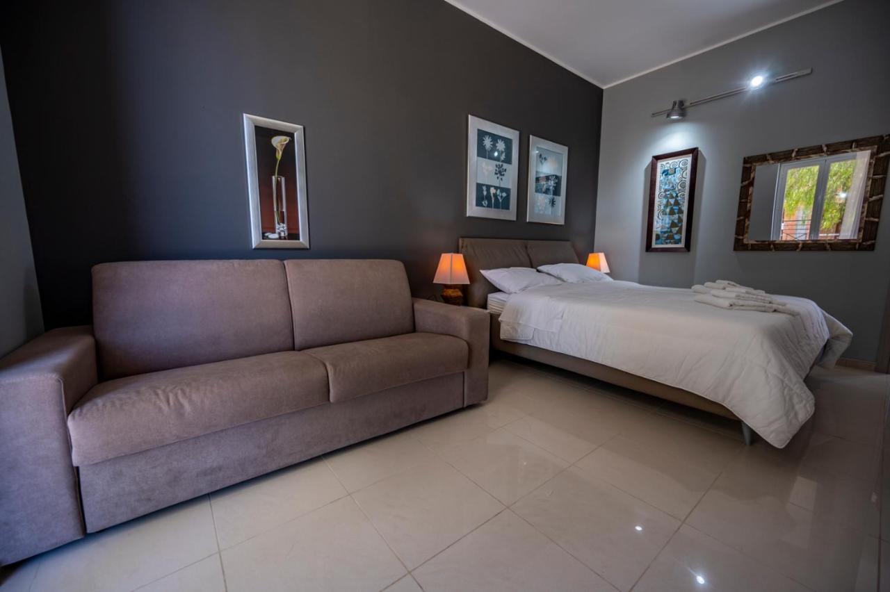Villa Floyd Charming Rooms B&B Pachino Bagian luar foto