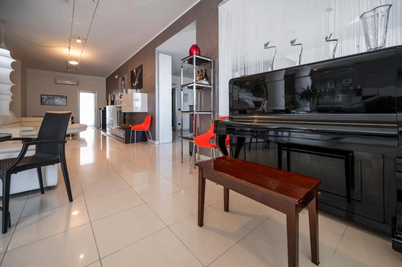 Villa Floyd Charming Rooms B&B Pachino Bagian luar foto