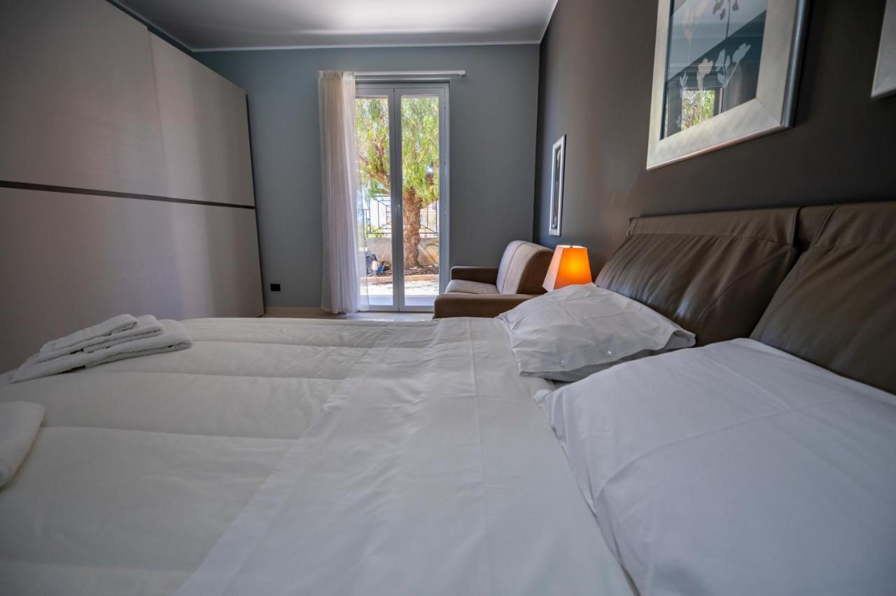 Villa Floyd Charming Rooms B&B Pachino Bagian luar foto