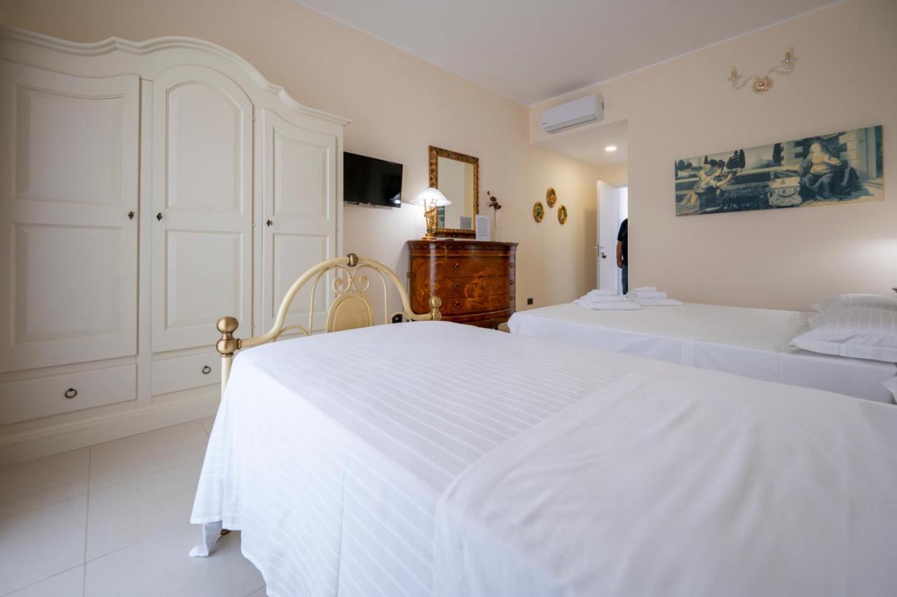 Villa Floyd Charming Rooms B&B Pachino Bagian luar foto