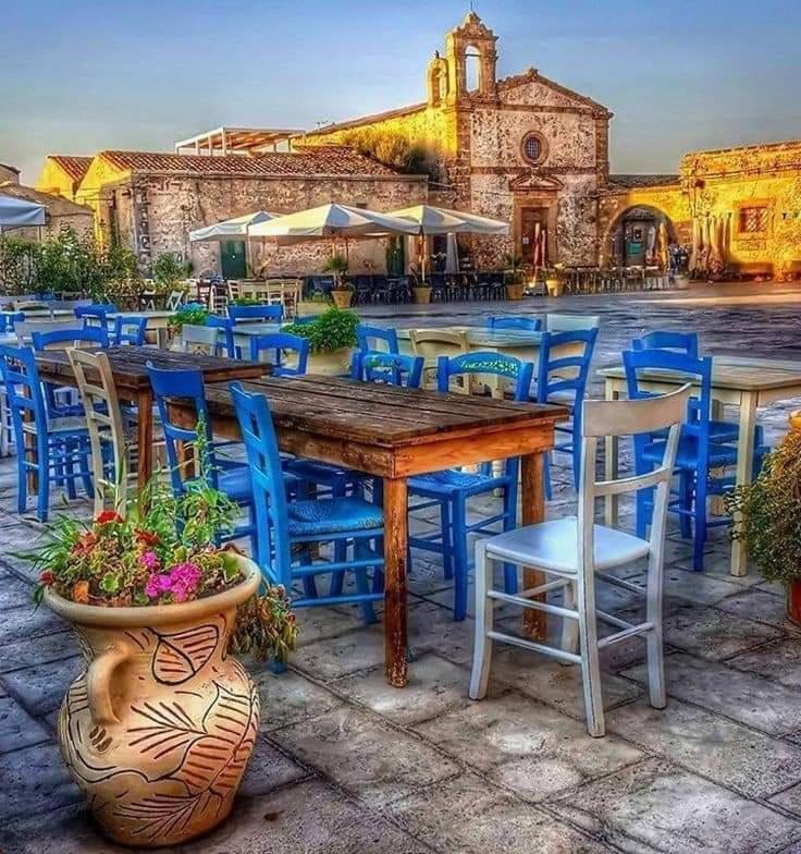Villa Floyd Charming Rooms B&B Pachino Bagian luar foto