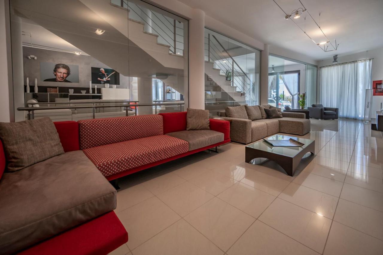 Villa Floyd Charming Rooms B&B Pachino Bagian luar foto