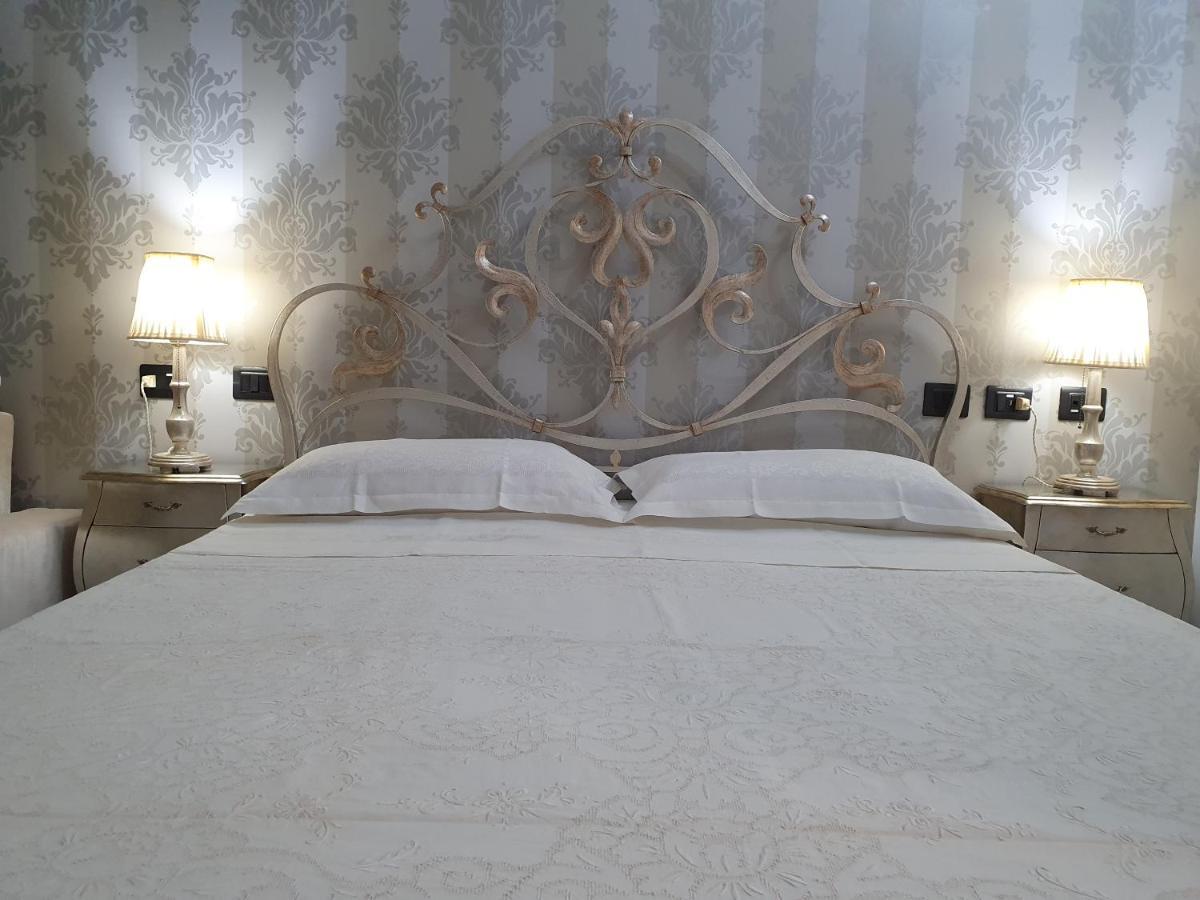 Villa Floyd Charming Rooms B&B Pachino Bagian luar foto