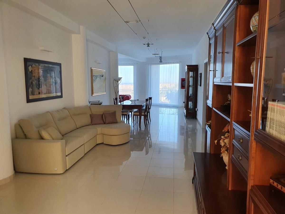 Villa Floyd Charming Rooms B&B Pachino Bagian luar foto
