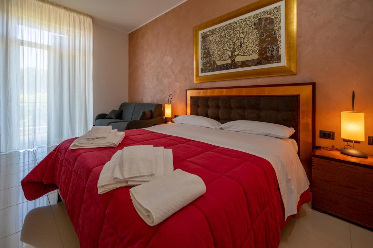 Villa Floyd Charming Rooms B&B Pachino Bagian luar foto