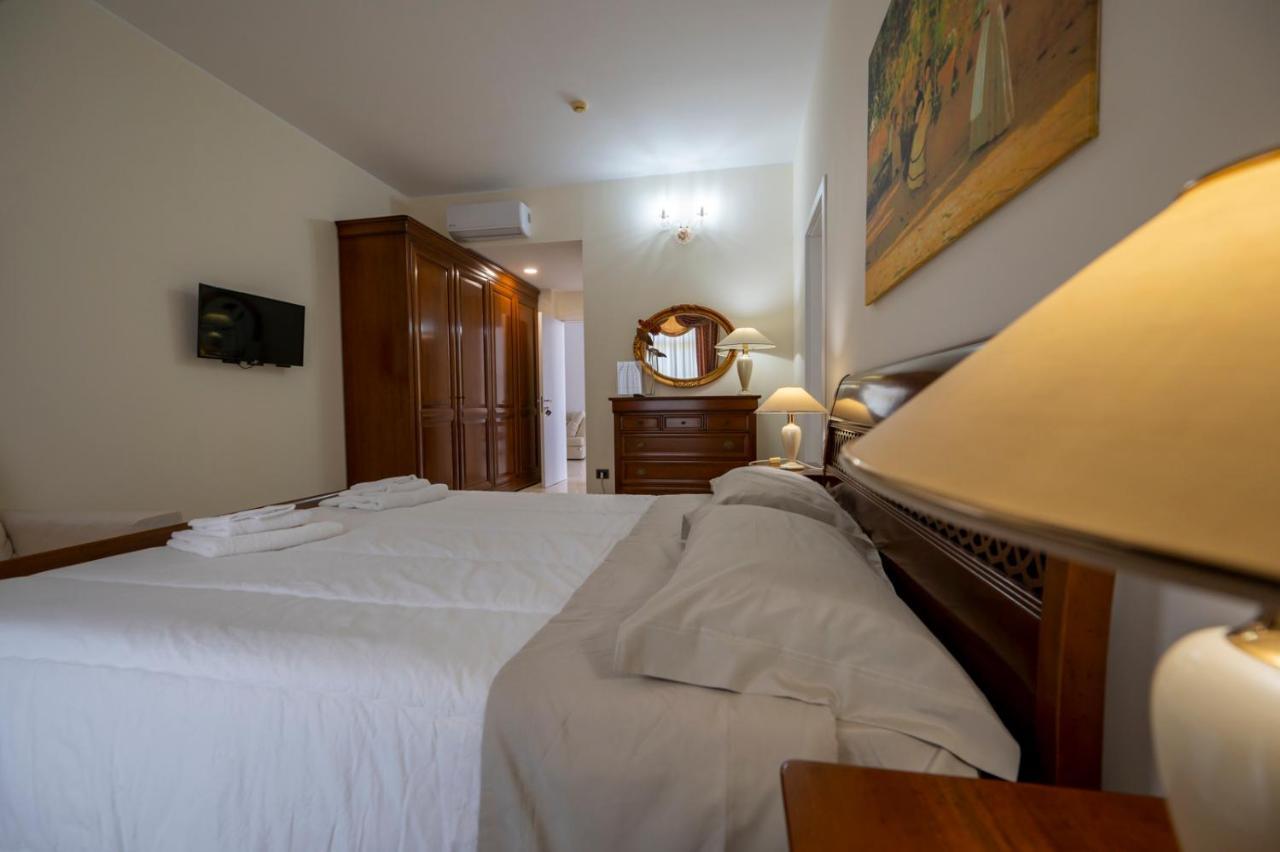 Villa Floyd Charming Rooms B&B Pachino Bagian luar foto