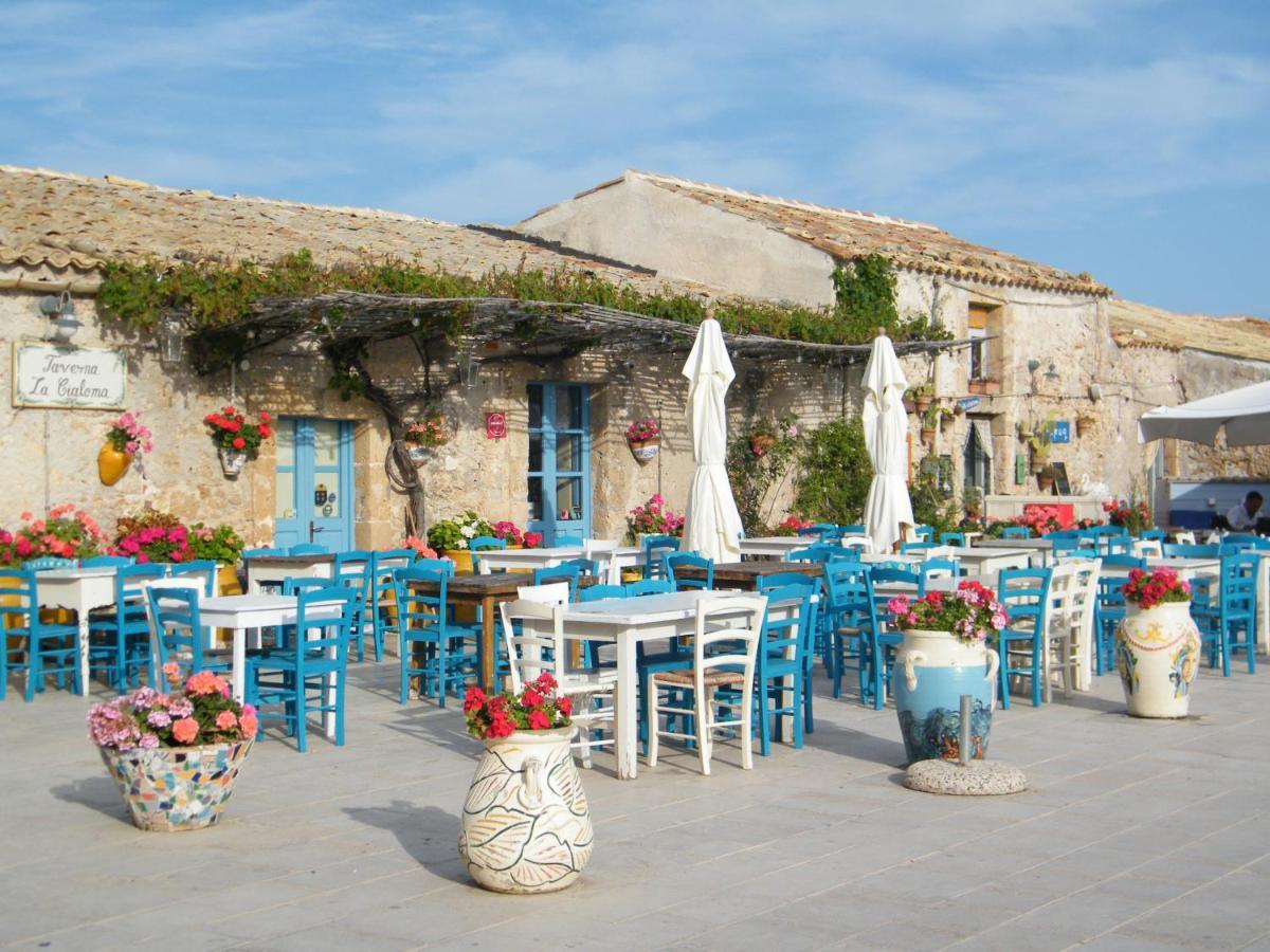 Villa Floyd Charming Rooms B&B Pachino Bagian luar foto