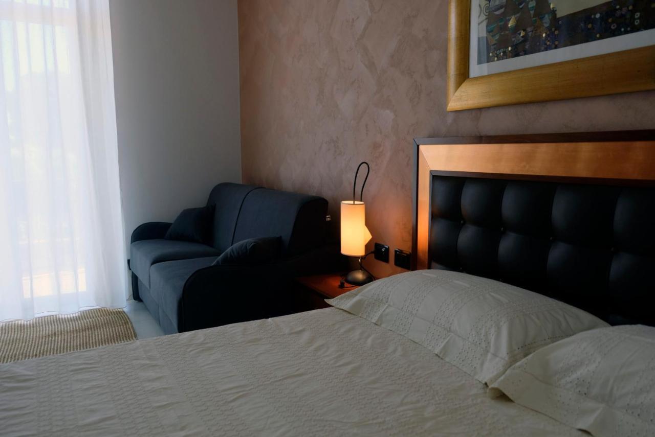 Villa Floyd Charming Rooms B&B Pachino Bagian luar foto