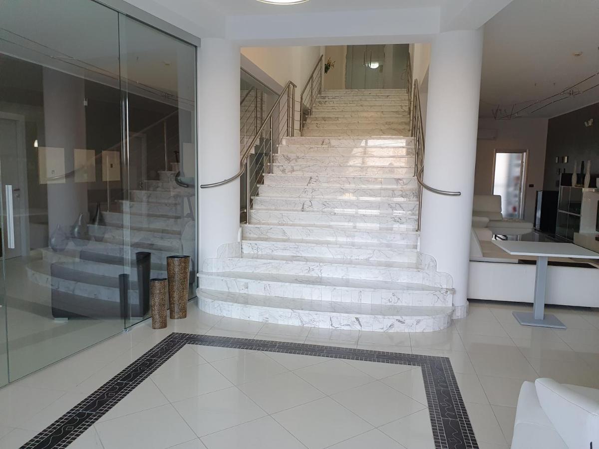 Villa Floyd Charming Rooms B&B Pachino Bagian luar foto