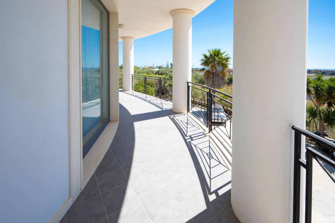 Villa Floyd Charming Rooms B&B Pachino Bagian luar foto