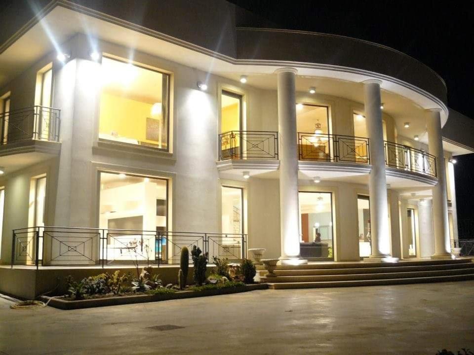 Villa Floyd Charming Rooms B&B Pachino Bagian luar foto