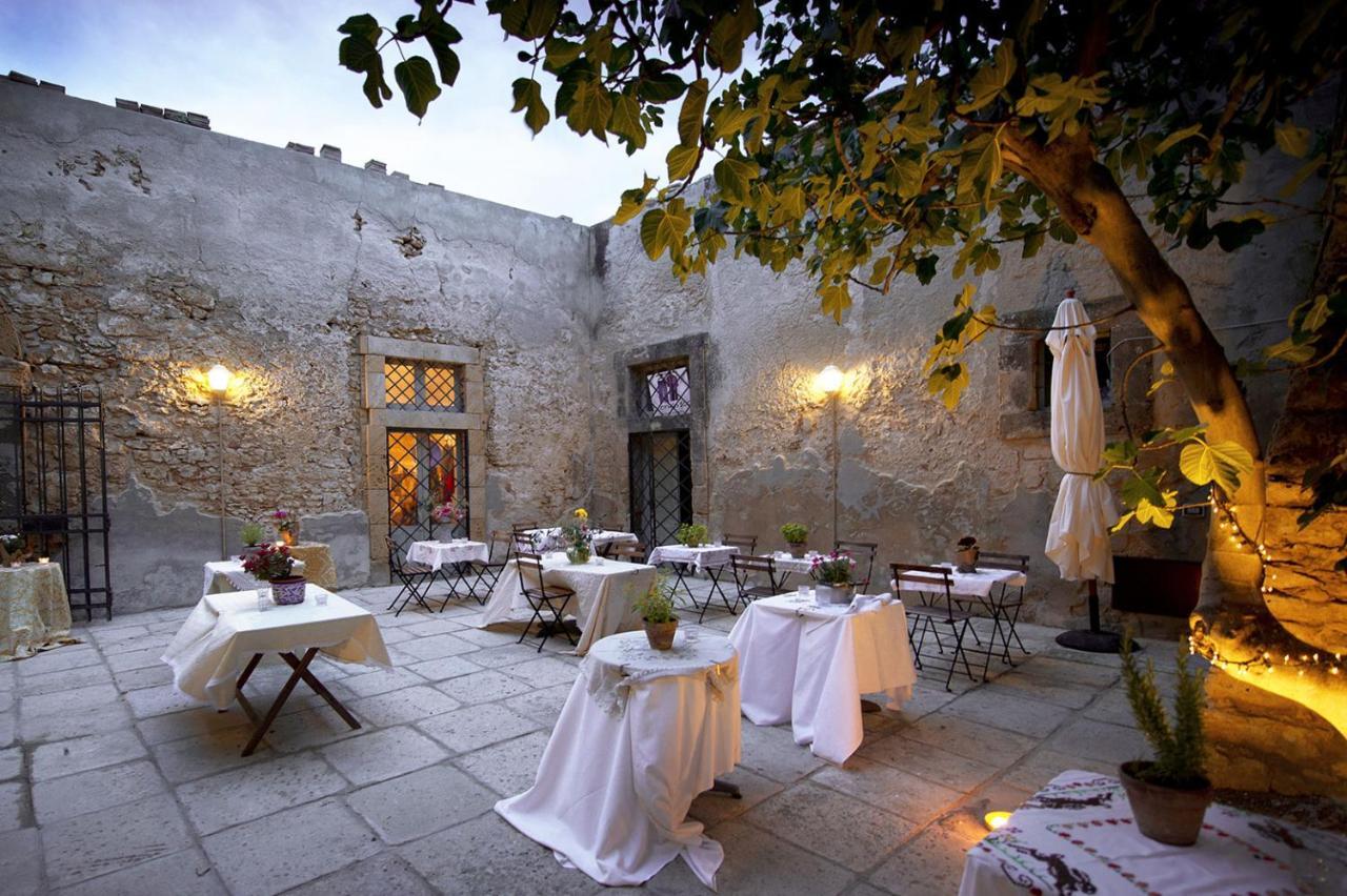 Villa Floyd Charming Rooms B&B Pachino Bagian luar foto